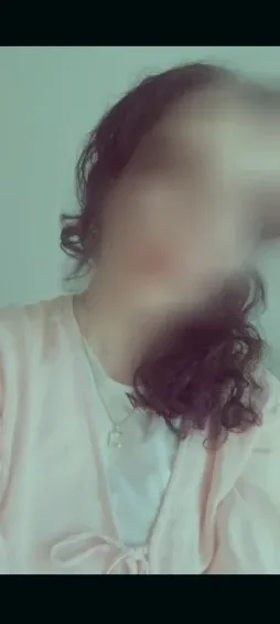 Amber, 27