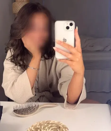 Angela, 20