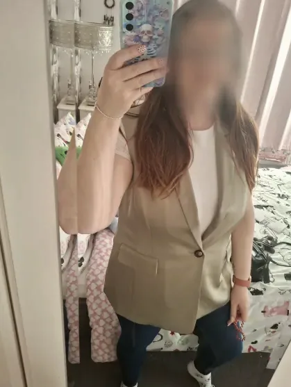 Anna, 38
