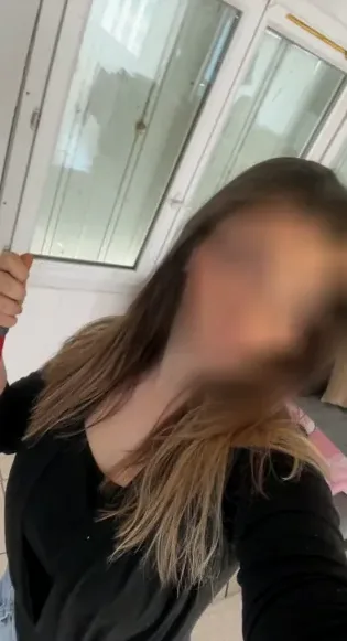 Anne, 20