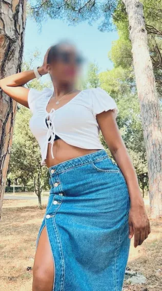Bouchra, 37