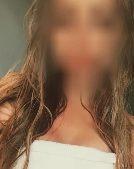 Esmee, 26