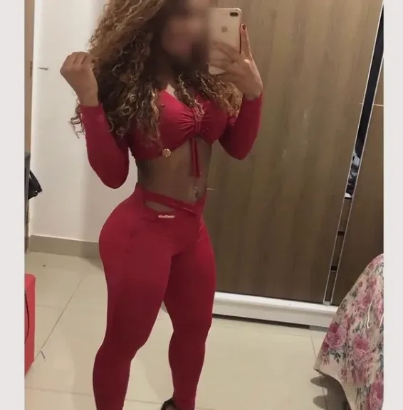 Esmee, 31
