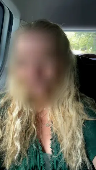 Fleur, 29