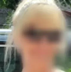Fleur, 37