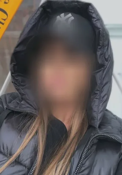 Isabella, 32