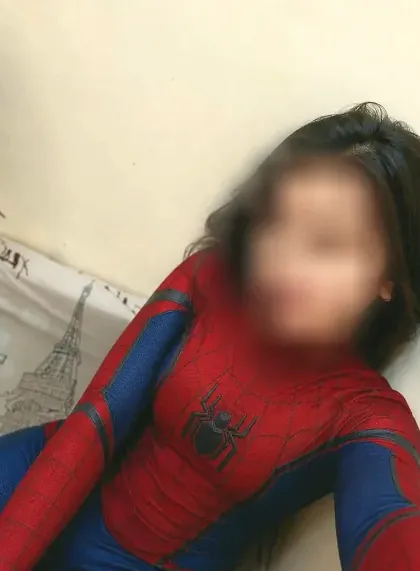 Noor, 25