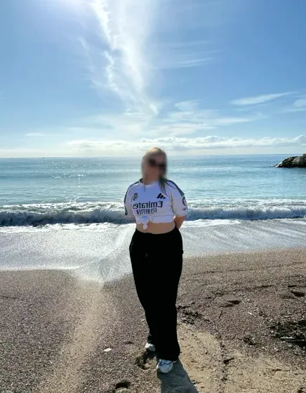 Shania, 20
